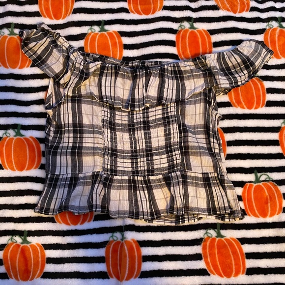 NWOT!! Medium American Eagle Off the Shoulder Top! - Picture 3 of 3